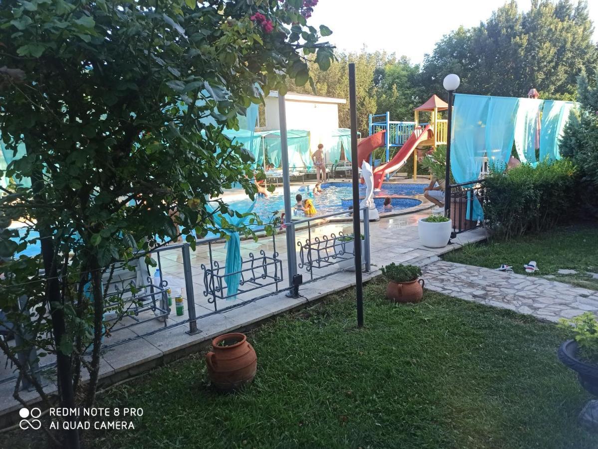 Danita Apartments & Diva Restaurant Bbq&Pool Bar Varna Exterior foto